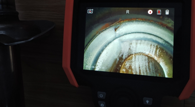Automobile shock absorber oil tank inspection